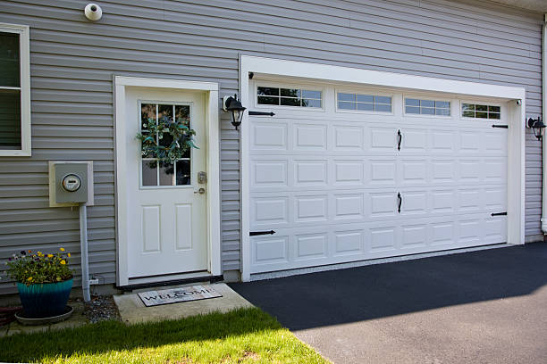 24/7 Emergency Garage Door Panel Replacement experts in Lincoln, ND